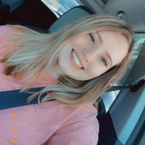 Meet your Posher, Danielle